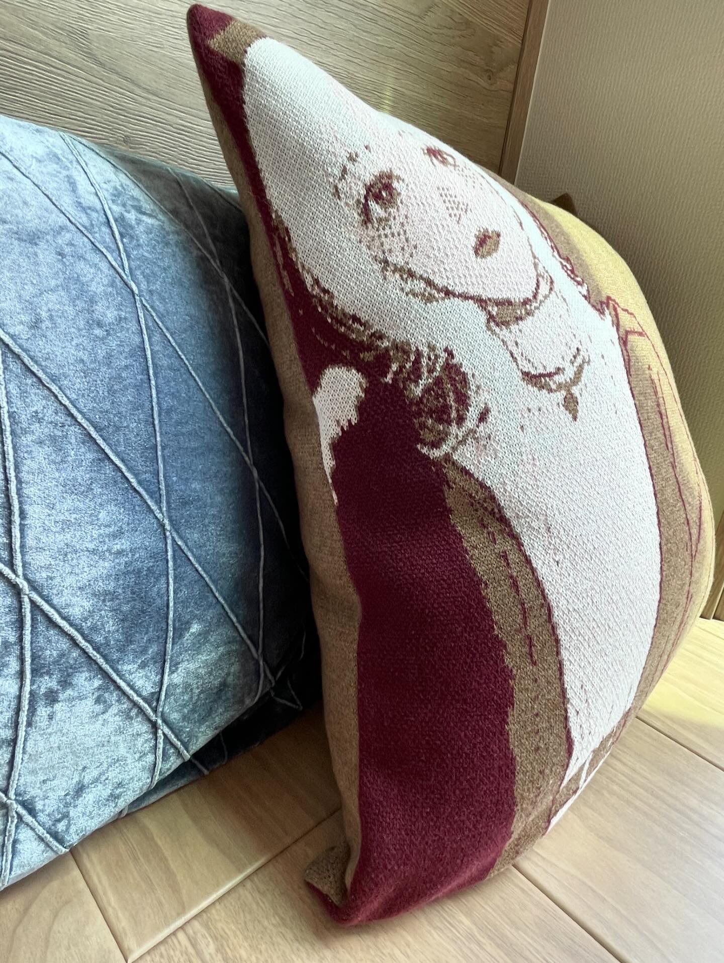 寄り添うクッションカバー