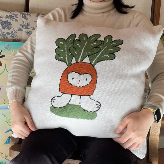 Fuyuko Tateyama / Carrot rot chimera cushion cover