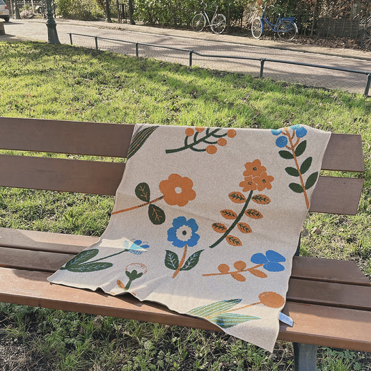 'Flowers' Beige Knitted Blanket