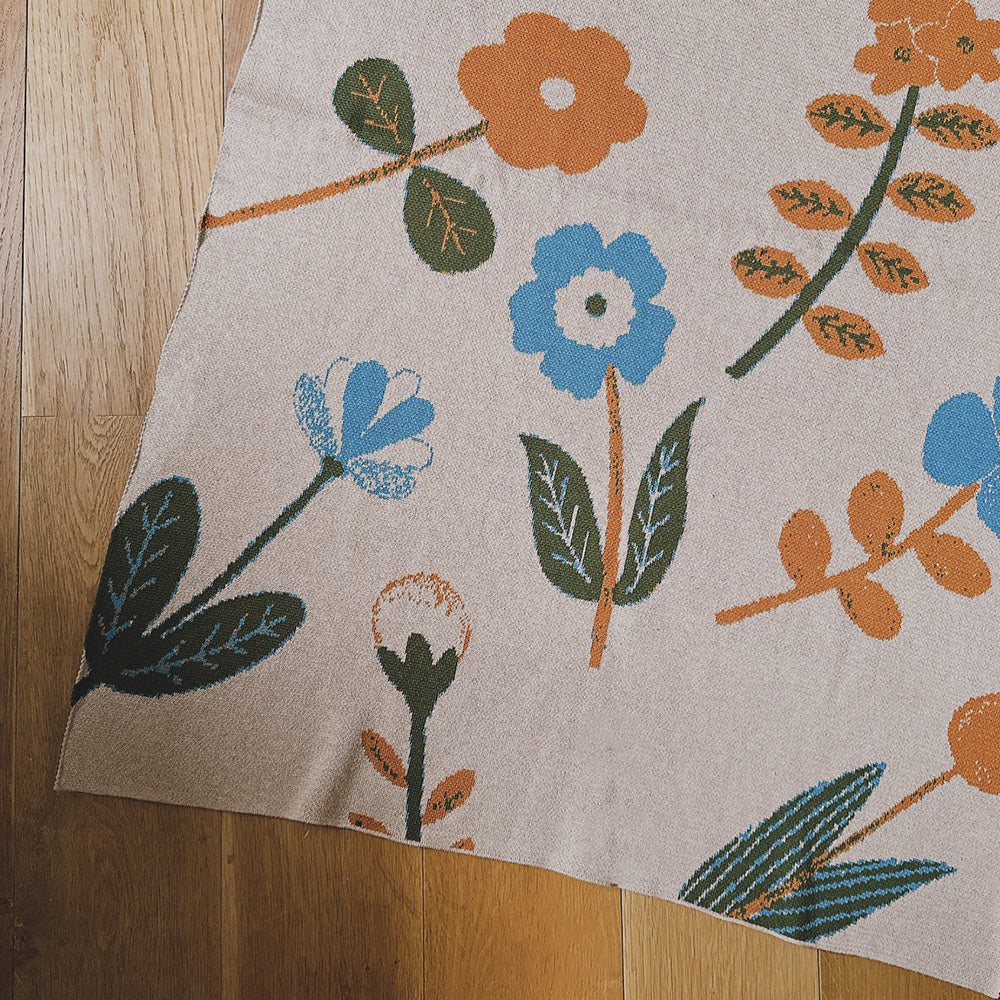 'Flowers' Beige Knitted Blanket